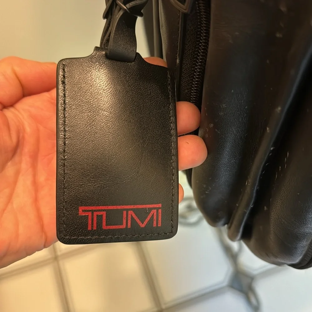TUMi black leather computer briefcase carry-on VGC long strap multiple pockets